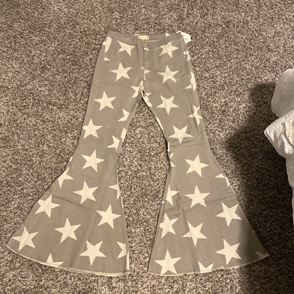 NWT Altar’d State Gray Star Flare Jeans. Size L